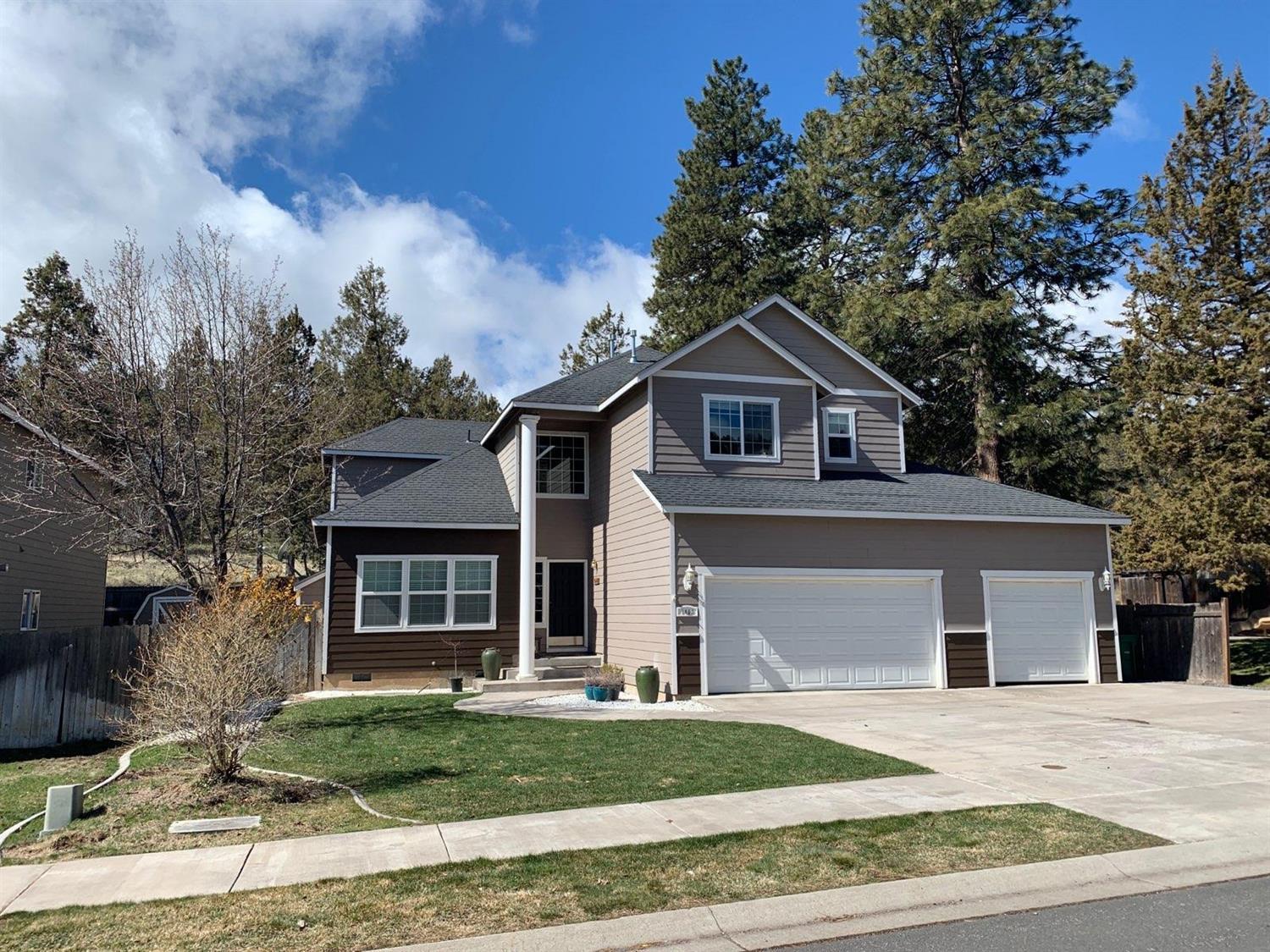 1402 West Ridge Drive Klamath Falls, OR 97601 - Photo 1 of 1 Primary Photo