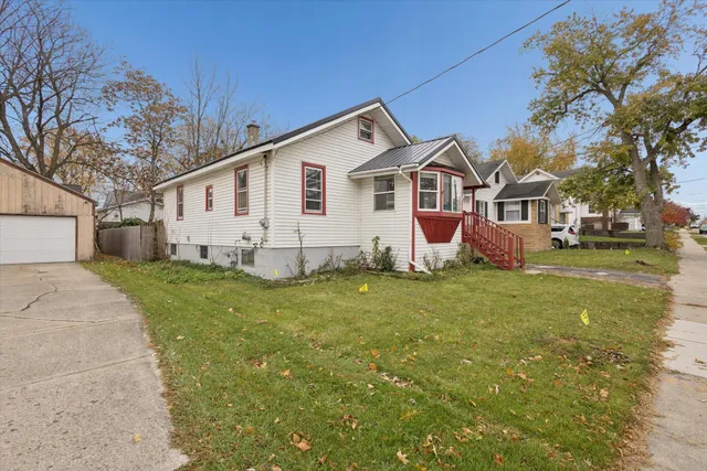 $209,900 | 1658 Federal Avenue Southwest, Wyoming, MI 49509