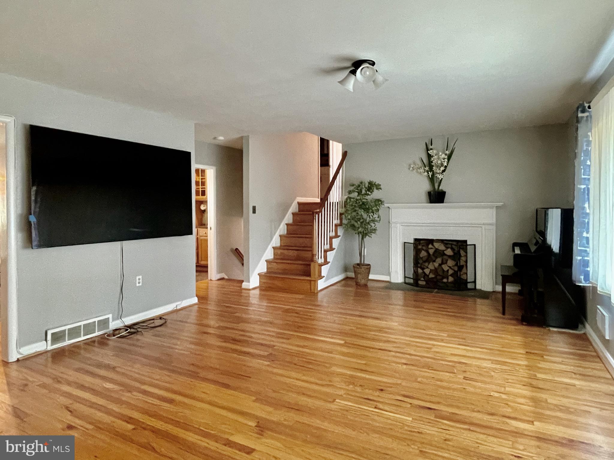 603 Ivydale Road Wilmington, DE 19803 - Photo 27 of 49 Gorgeous solid oak hardwood floors
