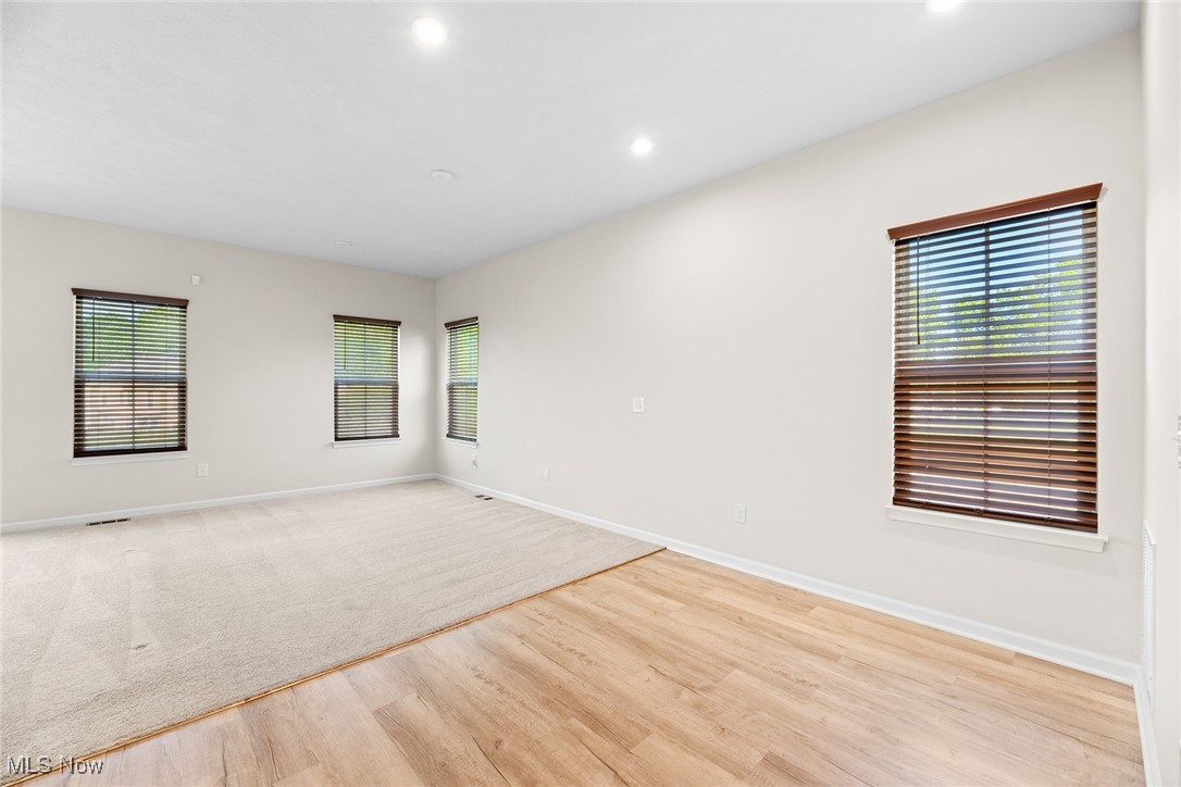 1145 Meadow Run Akron, OH 44321 - Photo 4 of 40