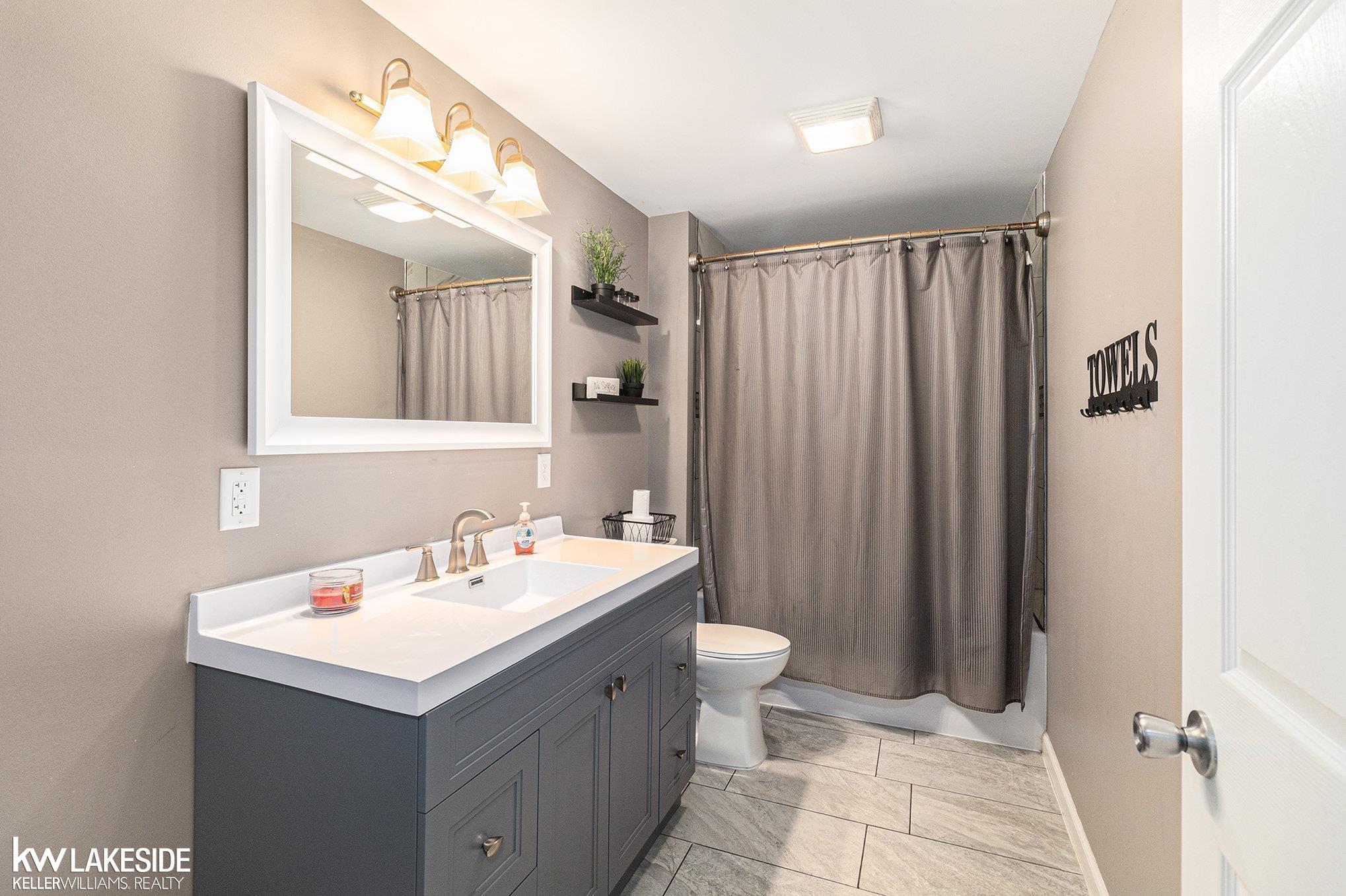 1190 Adams Road Burton, MI 48509 - Photo 16 of 29 50124136-15.JPG