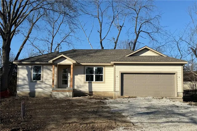 $375,000 | 626 Northwest Village Drive, Lee's Summit, MO 64063