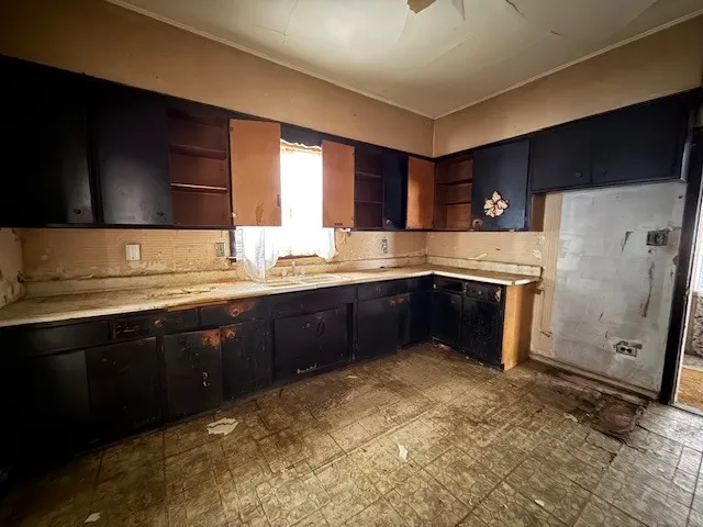 $59,900 | 323 West 104th Place, Chicago, IL 60628