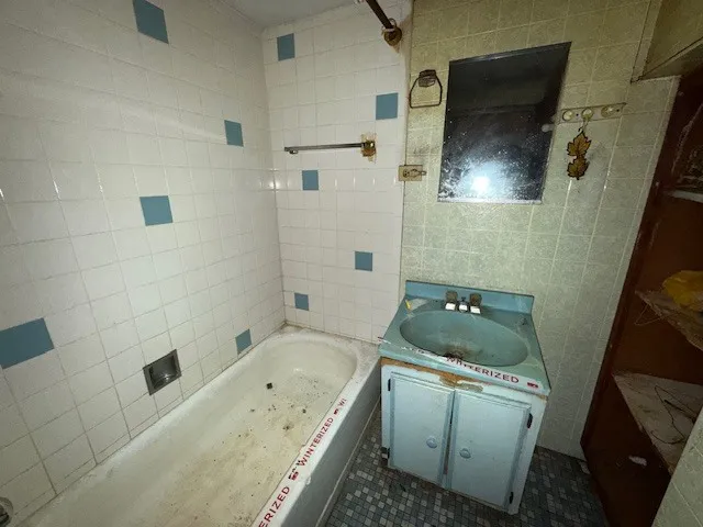 $59,900 | 323 West 104th Place, Chicago, IL 60628