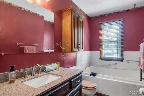 $692,000 | 130 Rolling Hills Drive, Washington, MO 63090