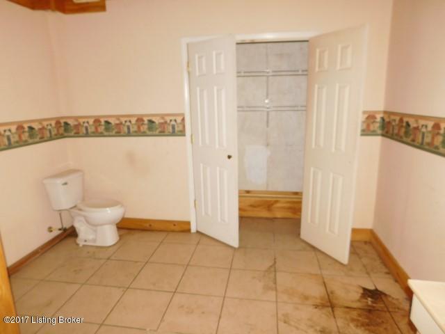 4184 St Johns Road Frankfort, KY 40601 - Photo 12 of 36 Bathroom
