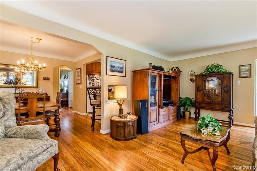 2013 Drexel Street Dearborn, MI 48128 - Photo 4 of 27