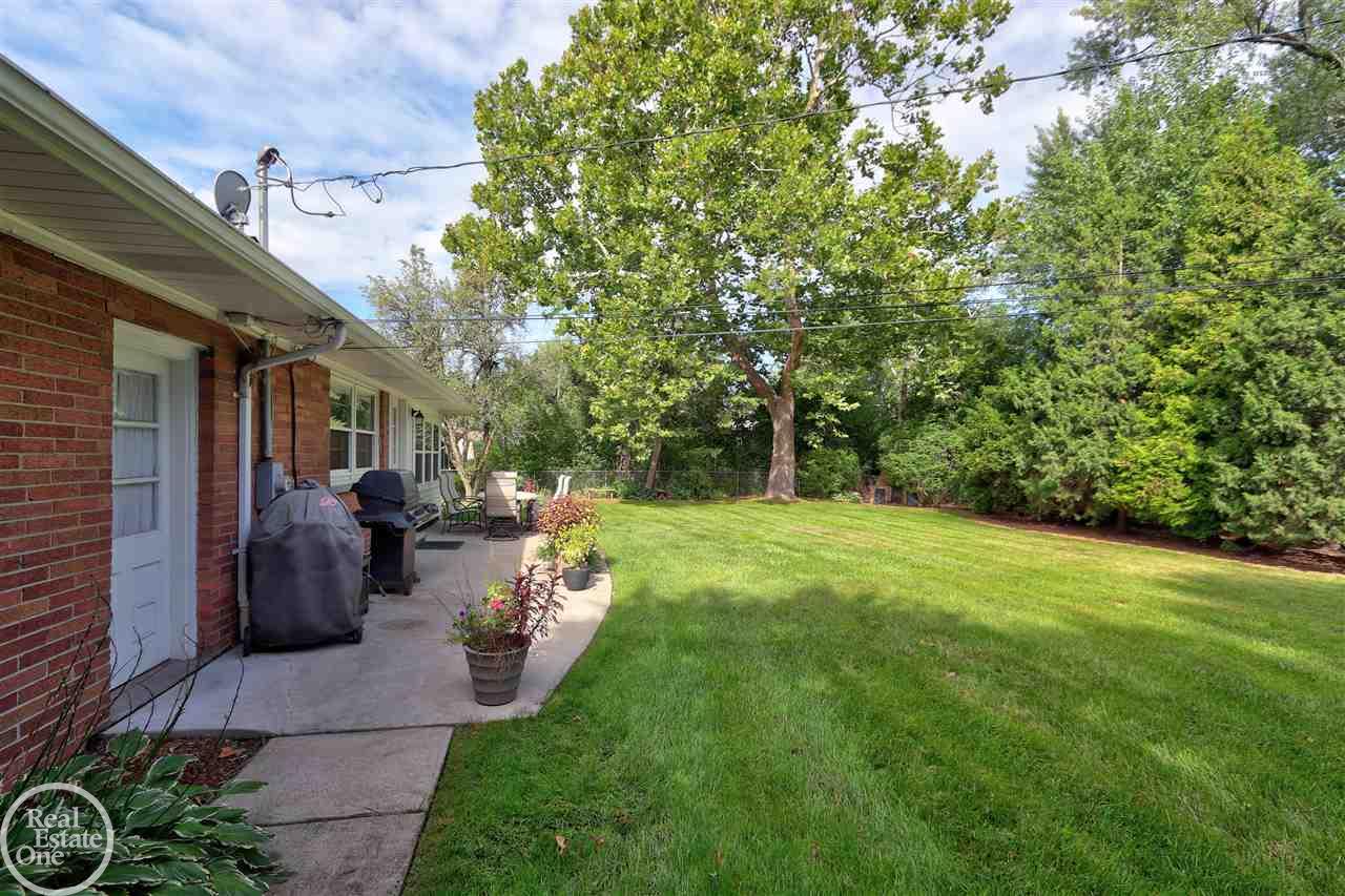 1160 South Renaud Road Grosse Pointe, MI 48236 - Photo 47 of 48 31360469-46.JPG