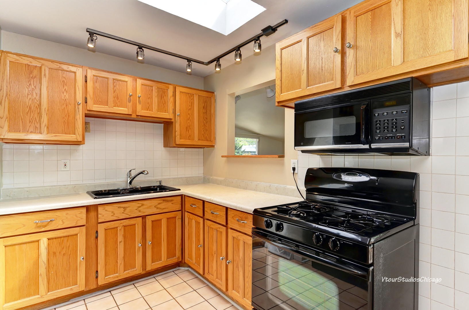 36 Hampton Road Montgomery, IL 60538 - Photo 8 of 25 Gallery Image 8