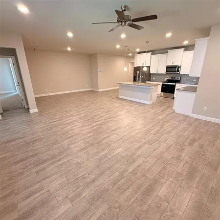 $2,595 | 1332 Honey Creek Drive, DeSoto, TX 75115