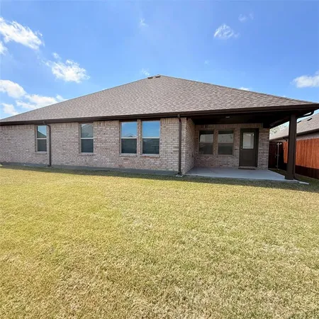 $2,595 | 1332 Honey Creek Drive, DeSoto, TX 75115