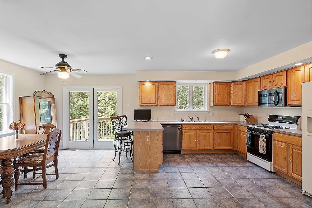 948 Center Road, Unit B Lyndeborough, NH 03082 - Photo 23 of 27