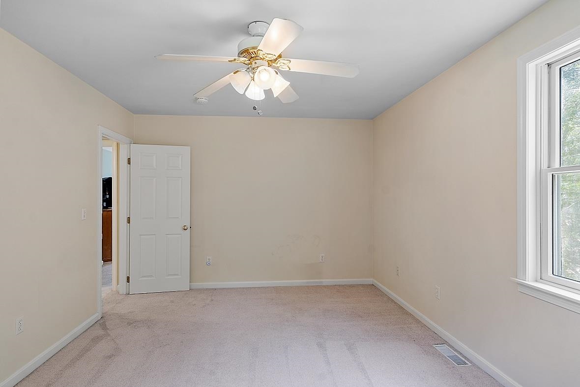 948 Center Road, Unit B Lyndeborough, NH 03082 - Photo 4 of 27