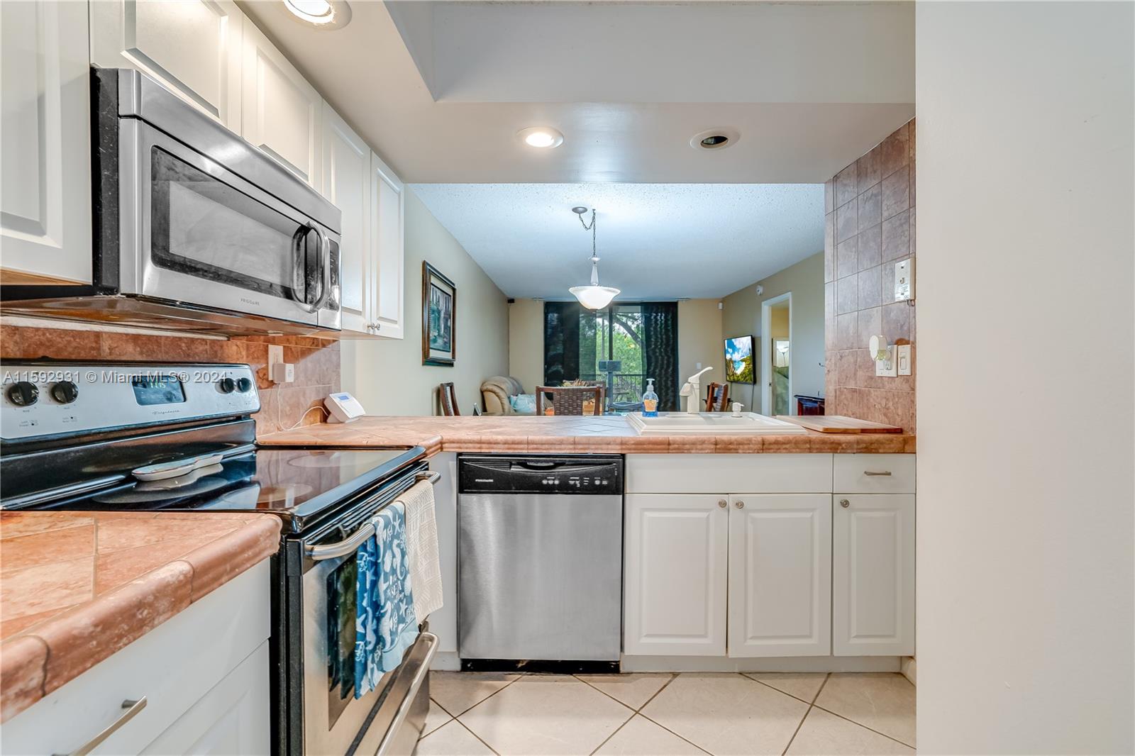 6800 Cypress Road, Unit 412 Plantation, FL 33317 - Photo 18 of 25 Gallery Image 18