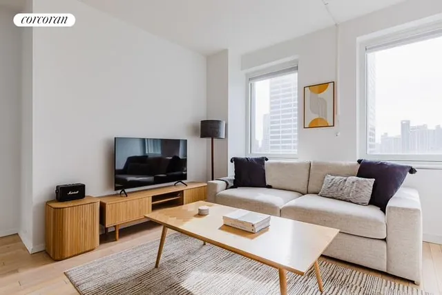 $1,150,000 | 70 West 45th Street, Unit 33C | Midtown Central