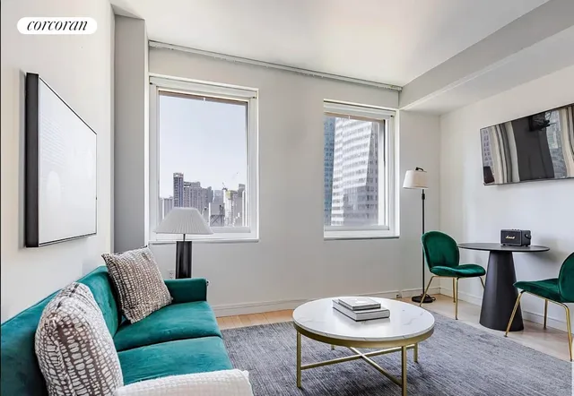 $1,150,000 | 70 West 45th Street, Unit 33C | Midtown Central