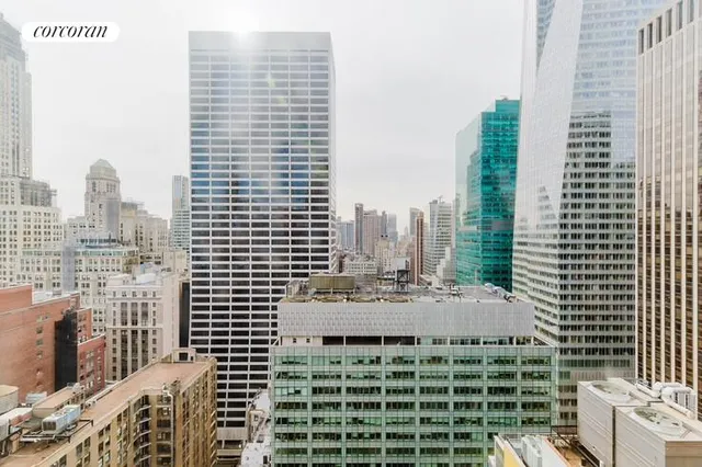 $1,150,000 | 70 West 45th Street, Unit 33C | Midtown Central