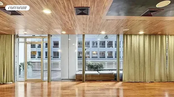 $1,150,000 | 70 West 45th Street, Unit 33C | Midtown Central