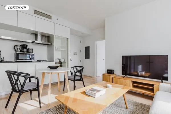 $1,150,000 | 70 West 45th Street, Unit 33C | Midtown Central