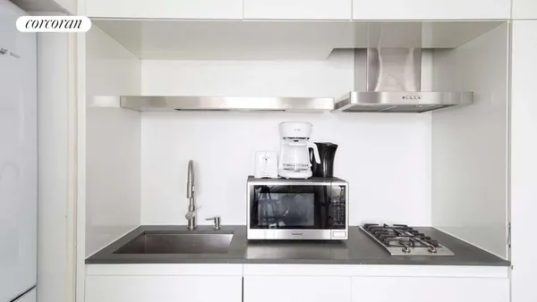 $1,150,000 | 70 West 45th Street, Unit 33C | Midtown Central