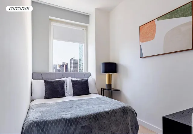 $1,150,000 | 70 West 45th Street, Unit 33C | Midtown Central