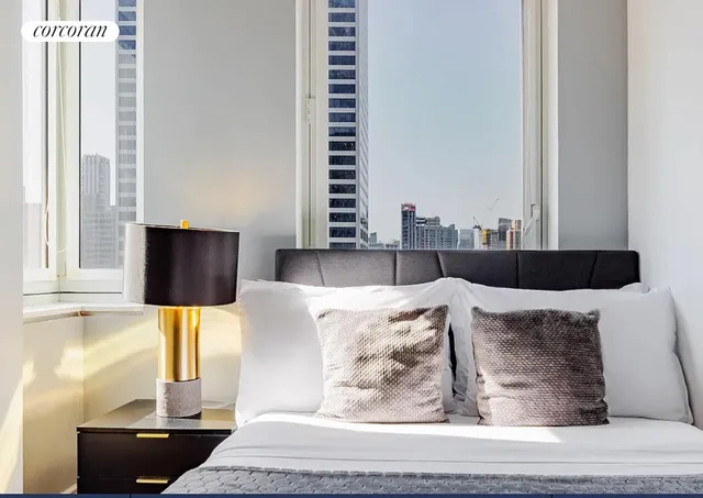 $1,150,000 | 70 West 45th Street, Unit 33C | Midtown Central