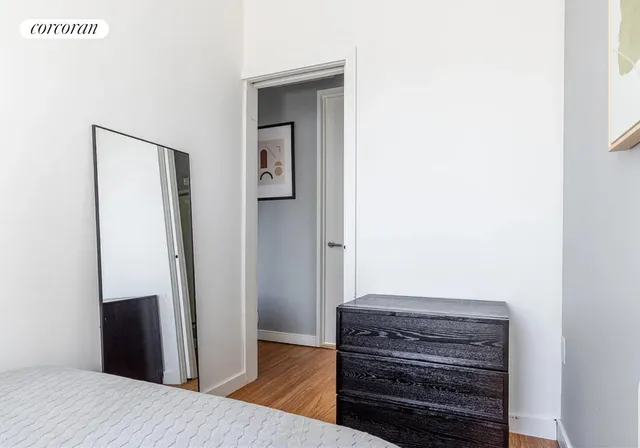 $1,150,000 | 70 West 45th Street, Unit 33C | Midtown Central