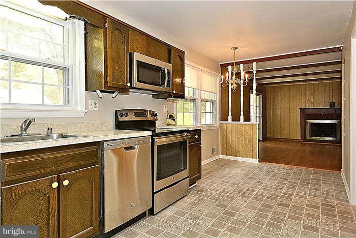 12508 Arbor View Terrace Silver Spring, MD 20902 - Photo 14 of 30 Kitchen