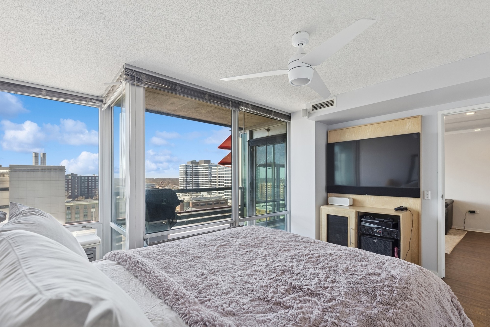 800 Elgin Road, Unit 1314 Evanston, IL 60201 - Photo 16 of 25