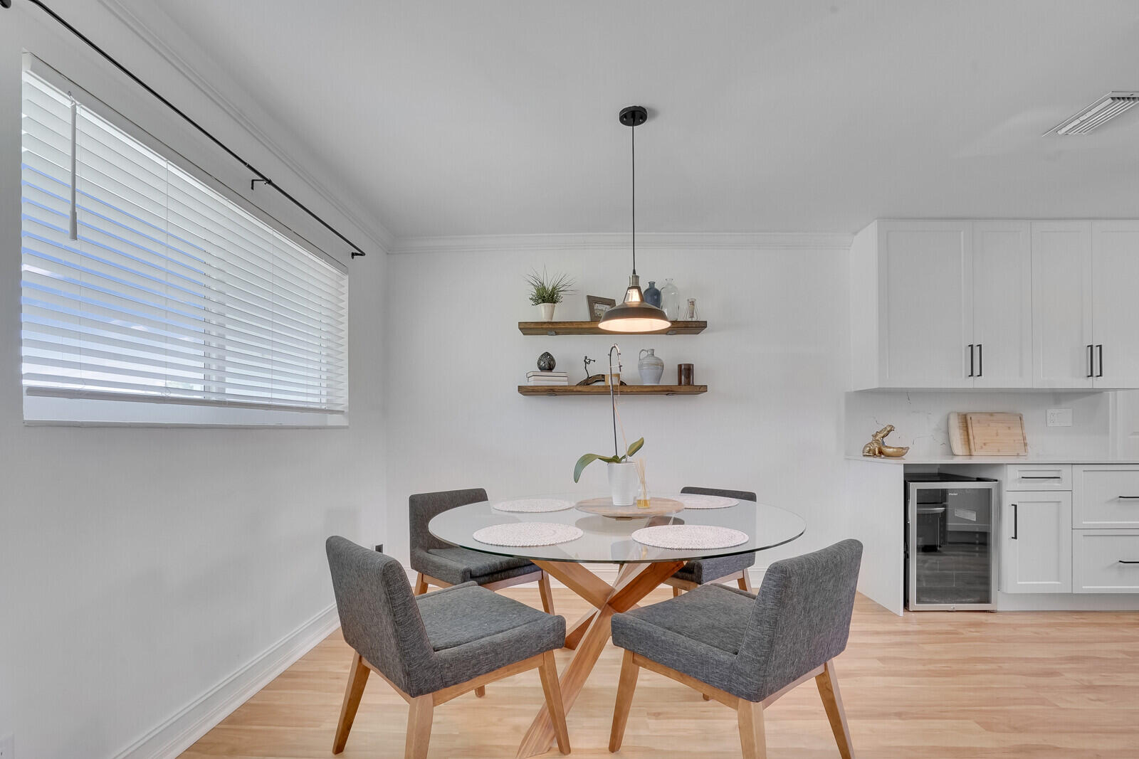 455 Northeast 34th Street Boca Raton, FL 33431 - Photo 13 of 27 Stylish Eat-In Kitchen Design