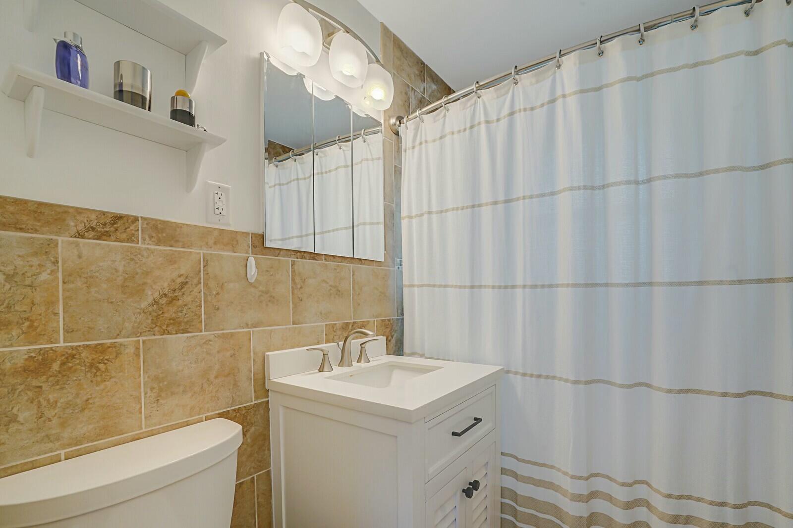 455 Northeast 34th Street Boca Raton, FL 33431 - Photo 22 of 27 Renovated bathroom