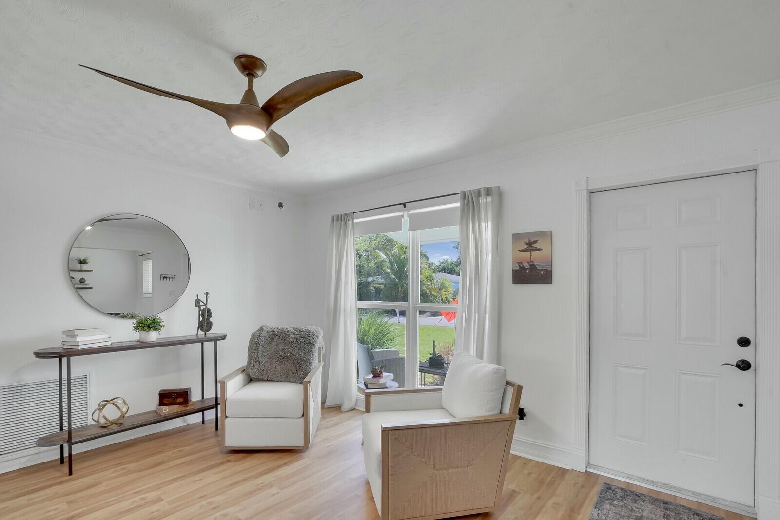 455 Northeast 34th Street Boca Raton, FL 33431 - Photo 5 of 27 Cozy Sitting Area