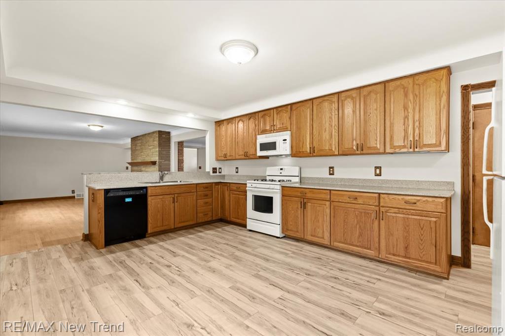 33266 Raphael Road Farmington Hills, MI 48336 - Photo 13 of 36