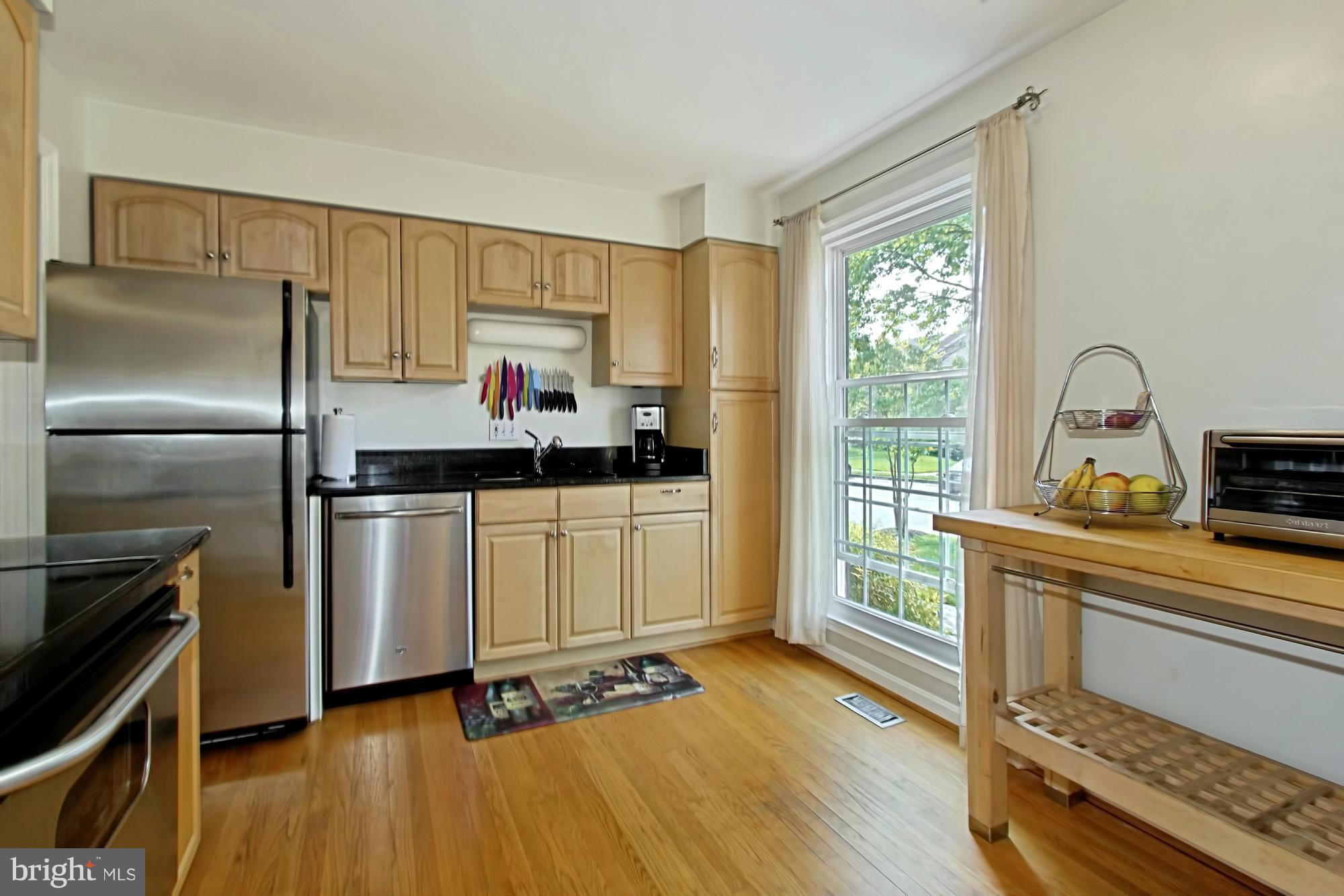 7012 Leestone Street Springfield, VA 22151 - Photo 13 of 30 Kitchen