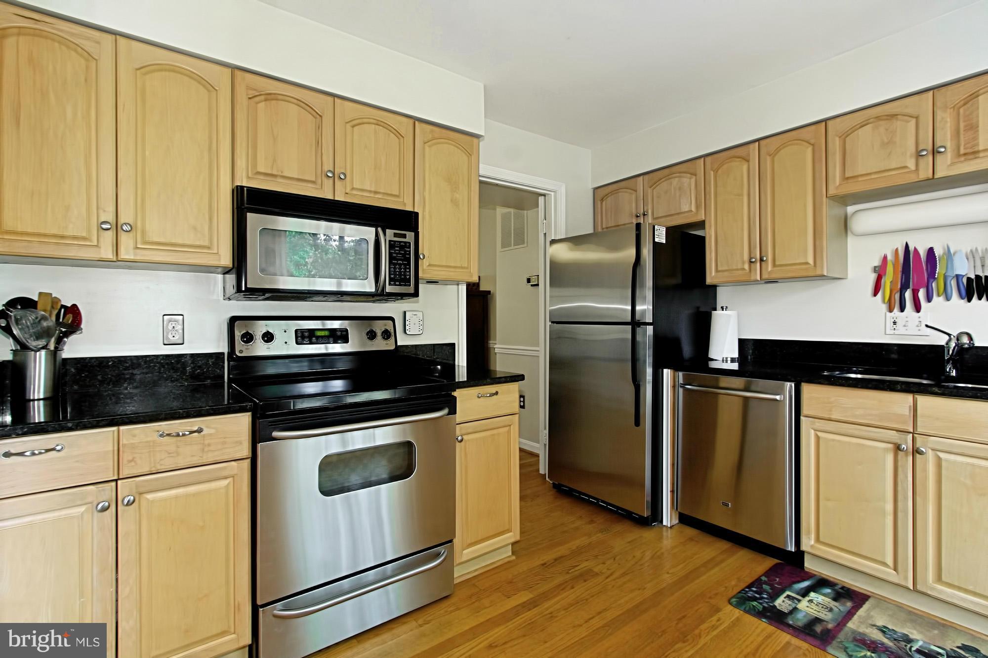 7012 Leestone Street Springfield, VA 22151 - Photo 14 of 30 Kitchen