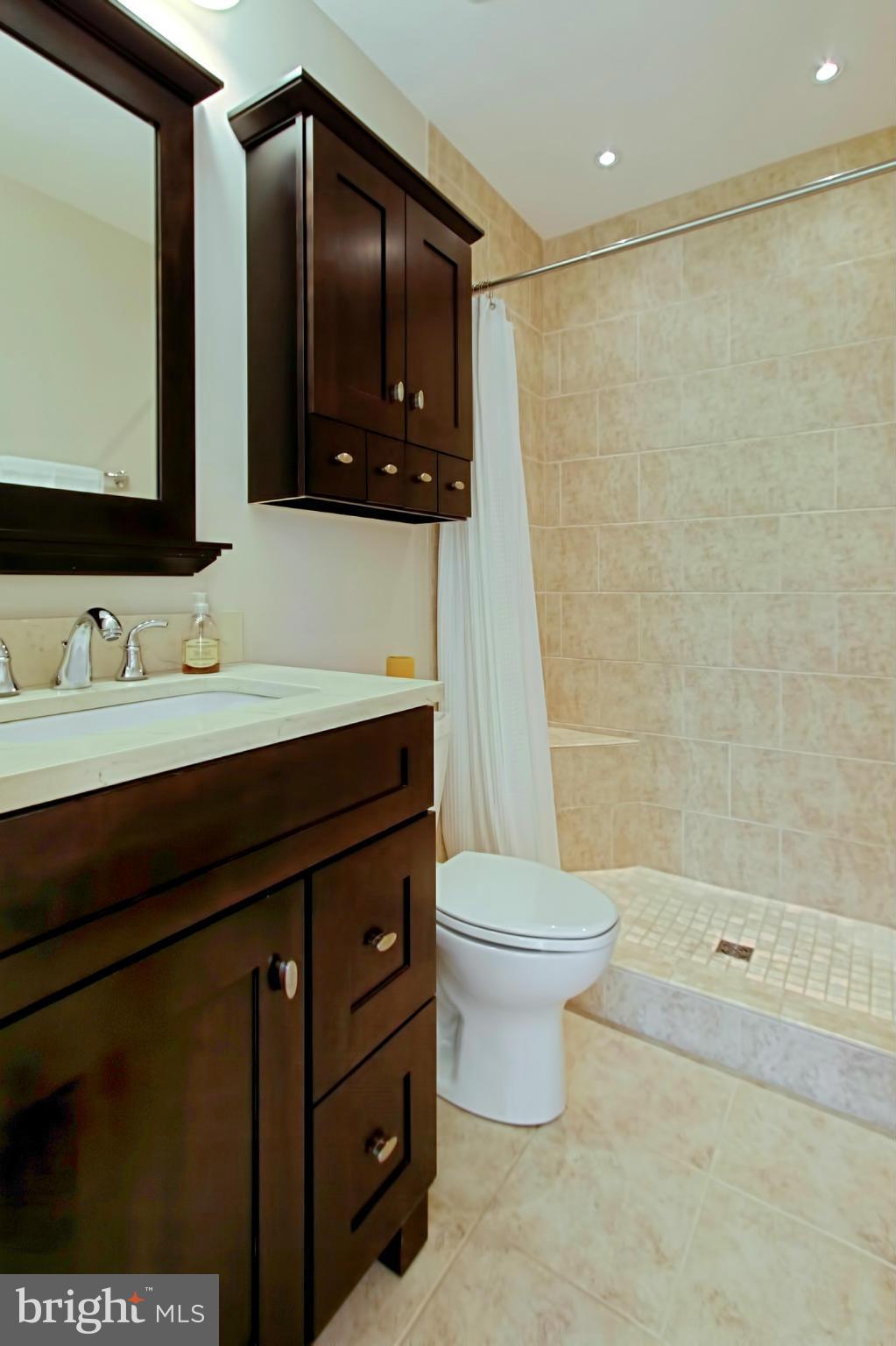 7012 Leestone Street Springfield, VA 22151 - Photo 18 of 30 Bath (Master)