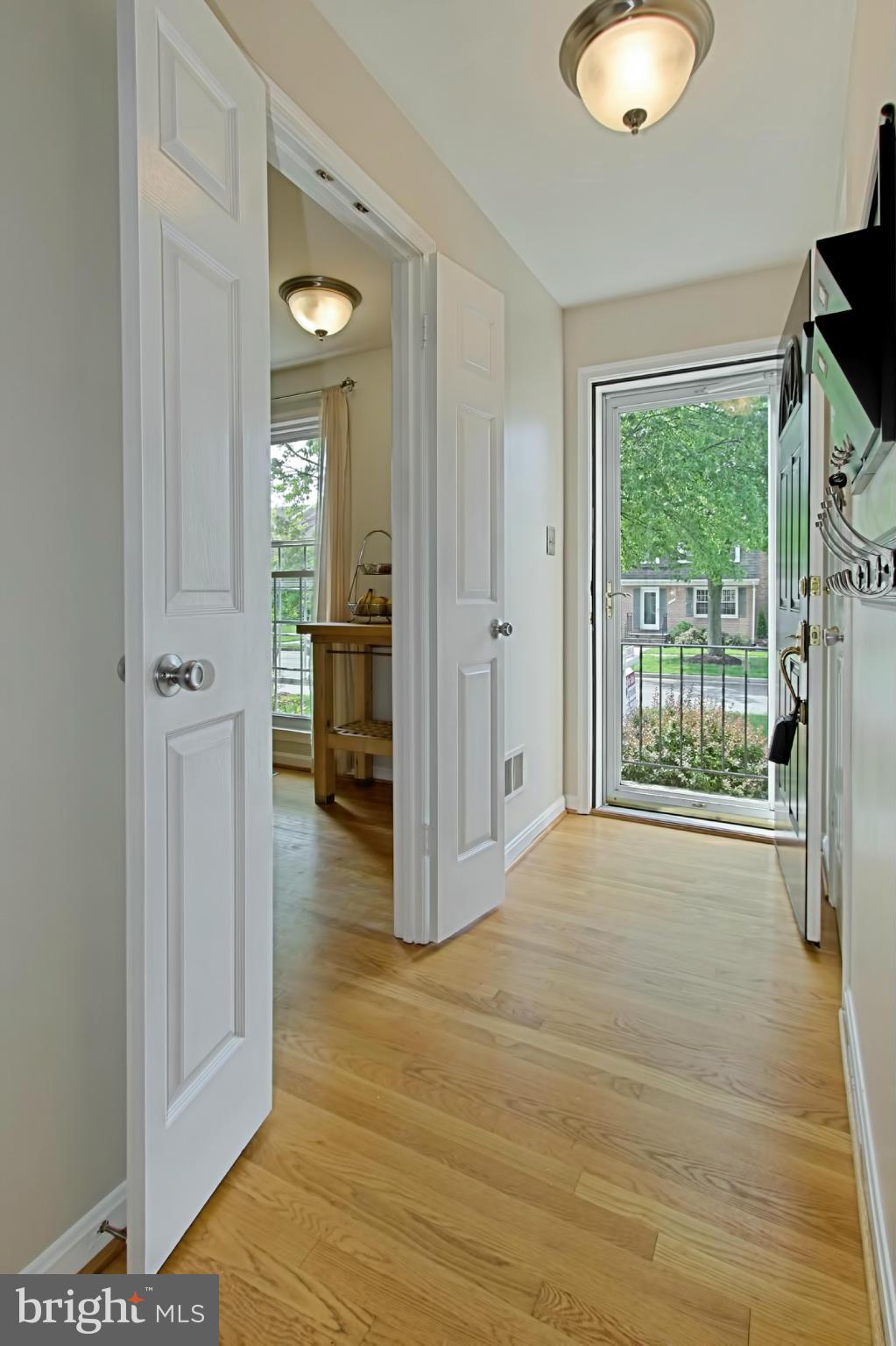 7012 Leestone Street Springfield, VA 22151 - Photo 3 of 30 Interior (General)
