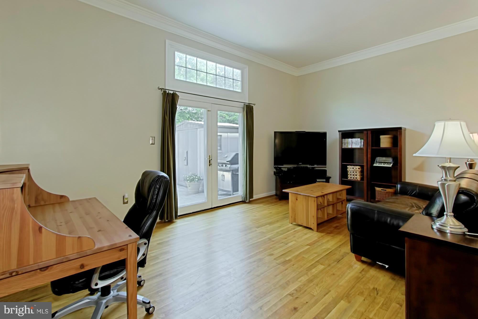 7012 Leestone Street Springfield, VA 22151 - Photo 4 of 30 Living Room