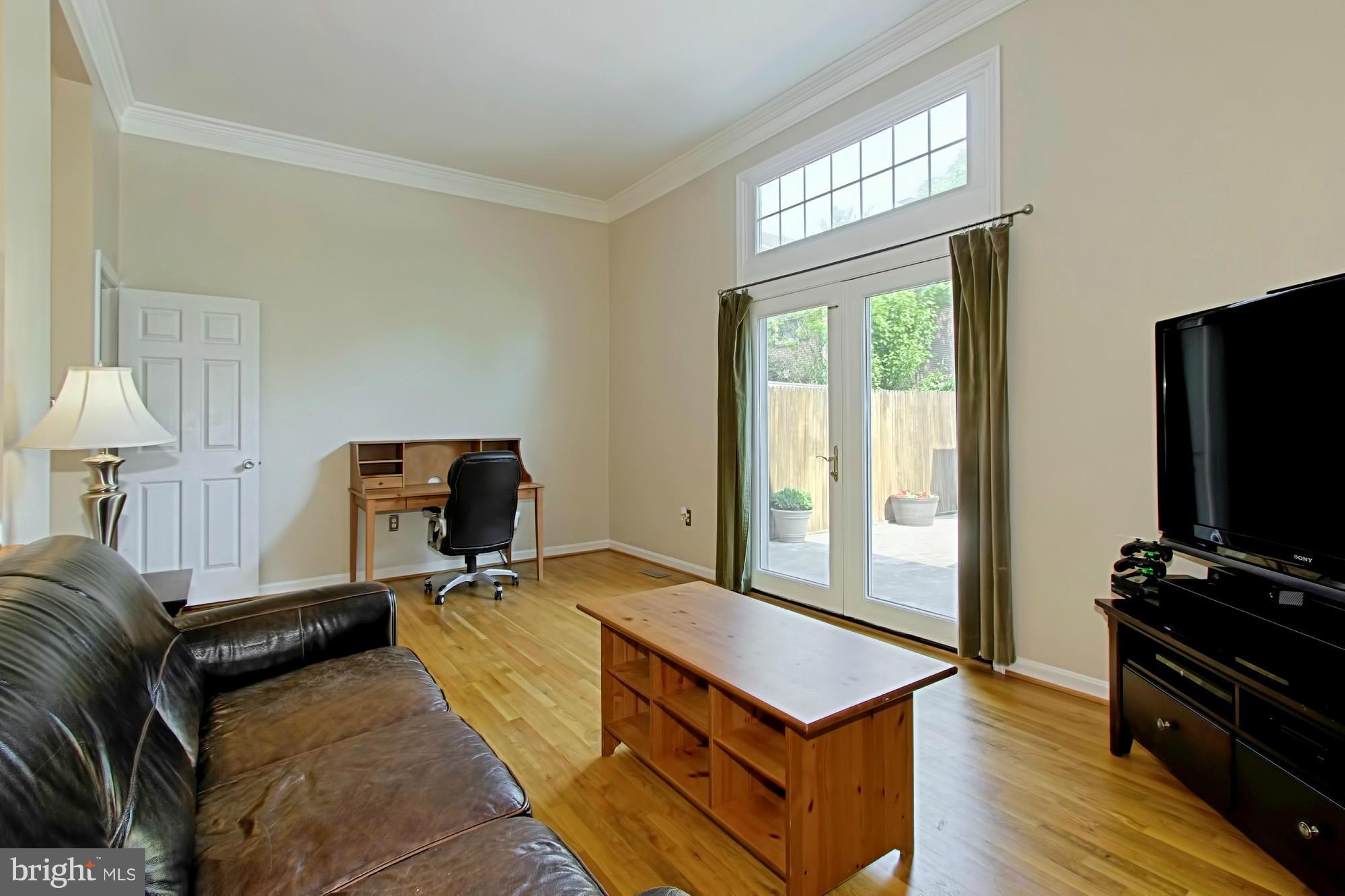 7012 Leestone Street Springfield, VA 22151 - Photo 6 of 30 Living Room