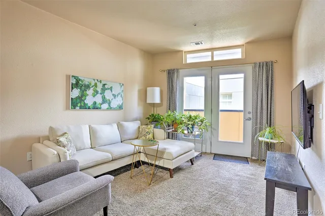$1,950 | 3101 Blake Street, Unit 214, Denver, CO 80205
