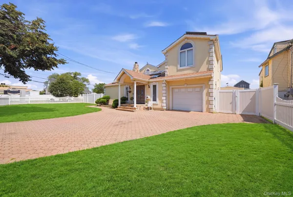 $900,000 | 3 Marjorie Lane, East Rockaway, NY 11518