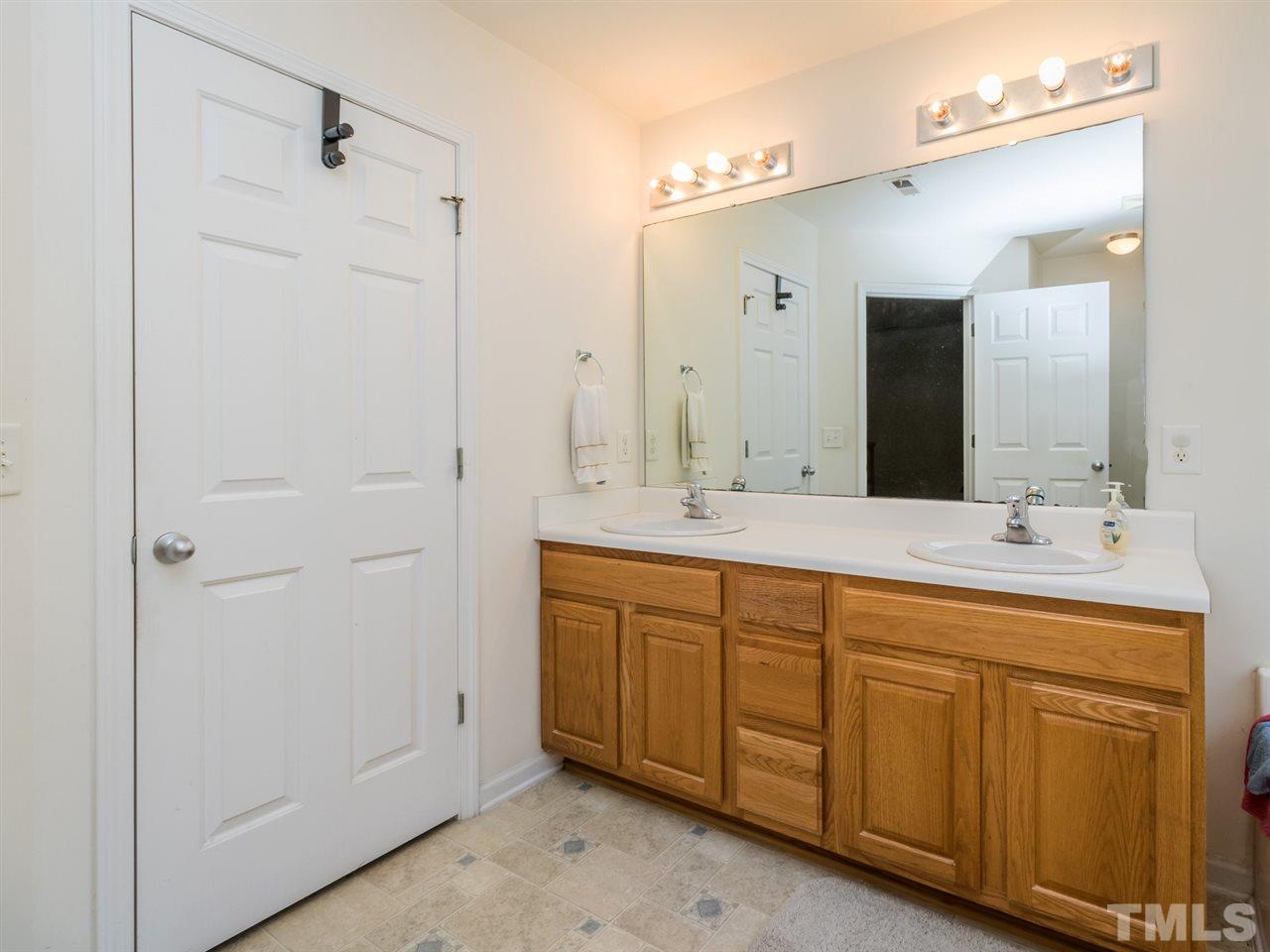 2804 Smooth Stone Trail Raleigh, NC 27610 - Photo 11 of 23