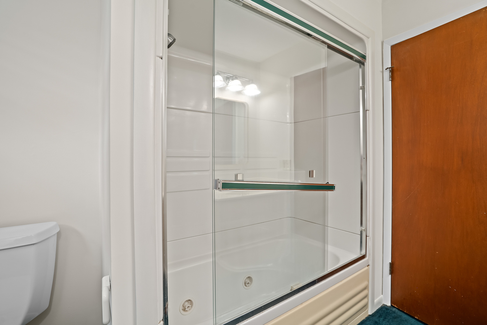 1820 Clover Road Northbrook, IL 60062 - Photo 21 of 29 a bathroom with a glass shower door