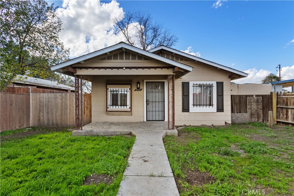 2521 P Bakersfield, CA 93301 - Photo 1 of 21 a front view of a house with a yard