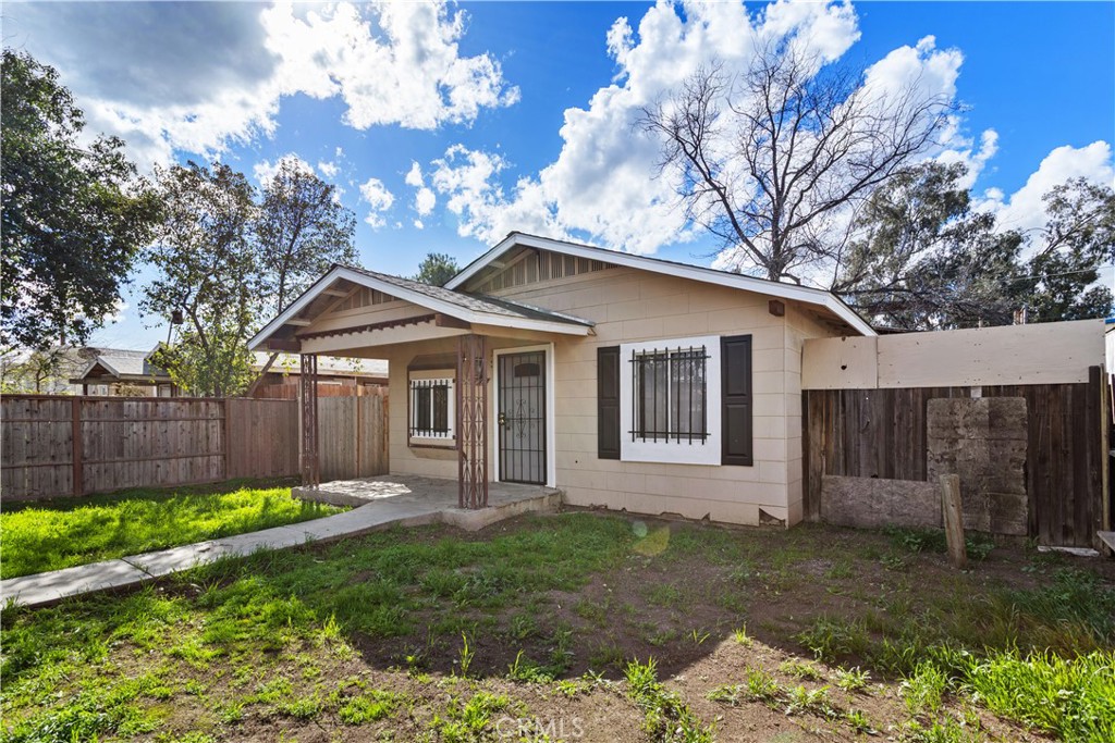 2521 P Bakersfield, CA 93301 - Photo 2 of 21 a front view of a house with a yard and garage