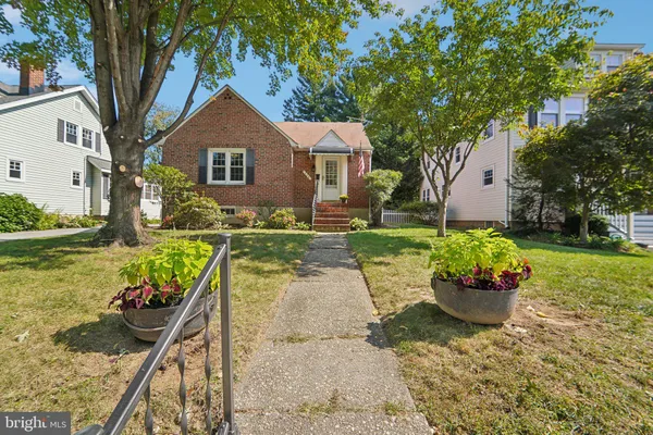 $2,750 | 204 Glenmore Avenue, Catonsville, MD 21228