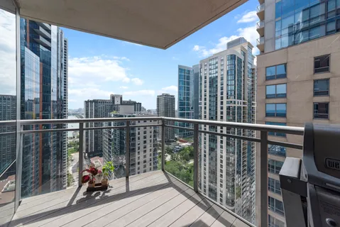 $999,000 | 450 East Waterside Drive, Unit 2708, Chicago, IL 60601
