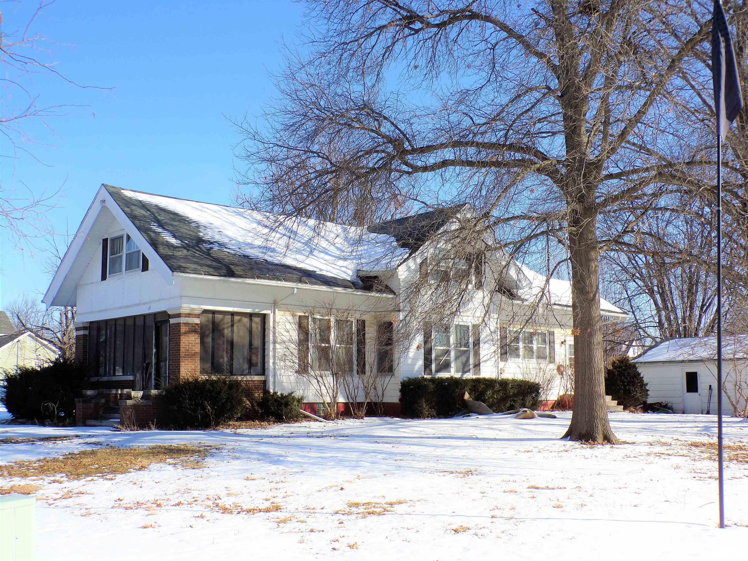 131 South Center Street Oneida, IL 61467 - Photo 3 of 21 Gallery Image 3