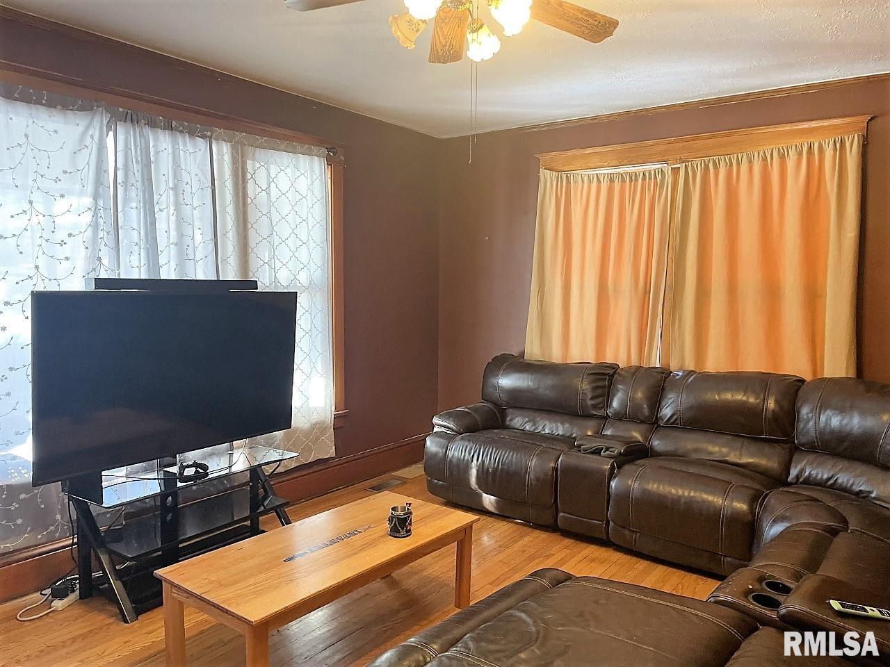 131 South Center Street Oneida, IL 61467 - Photo 5 of 21 Gallery Image 5