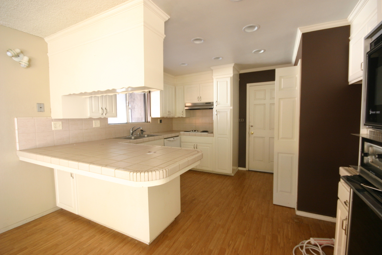 562 Rafael Street Redding, CA 96002 - Photo 2 of 6 Kitchen